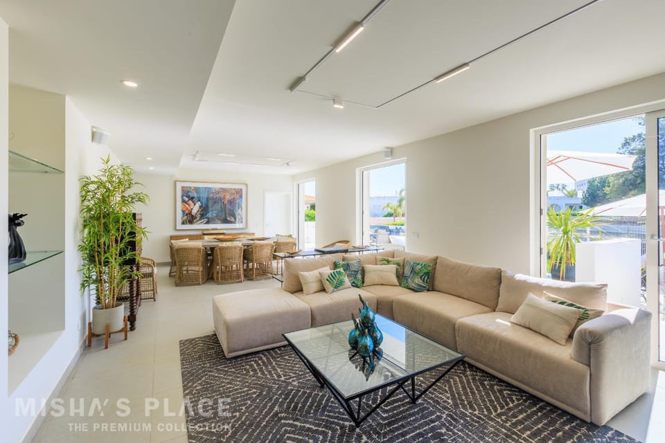 TV and multimedia, Living room, Seating area, Dining area, Family, heating