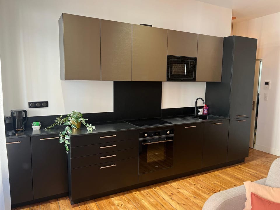 Kitchen or kitchenette, oven, stove