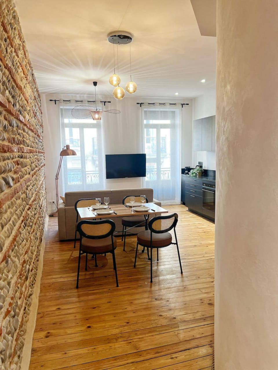 TV and multimedia, Living room, Seating area, Dining area