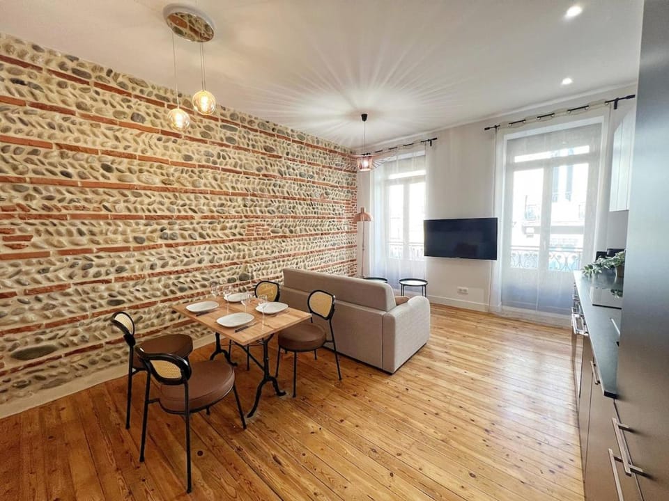 TV and multimedia, Living room, Dining area