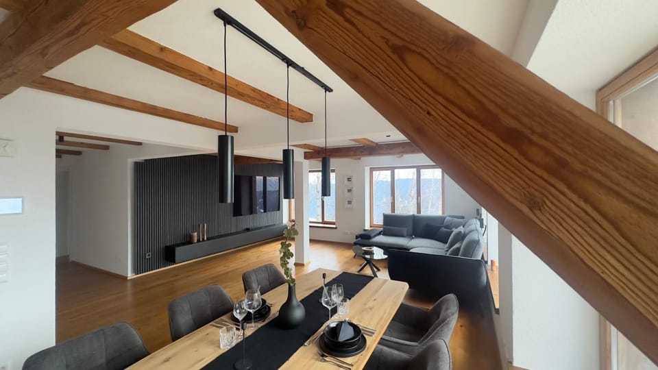 TV and multimedia, Living room, Seating area, Dining area