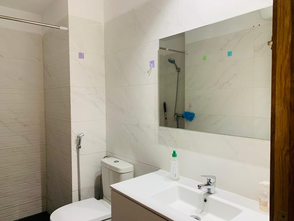 Shower, Toilet, Bathroom, towels