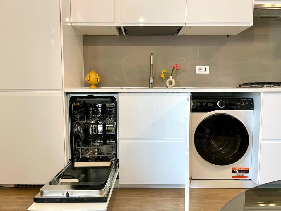 Kitchen or kitchenette, washing machine, dryer