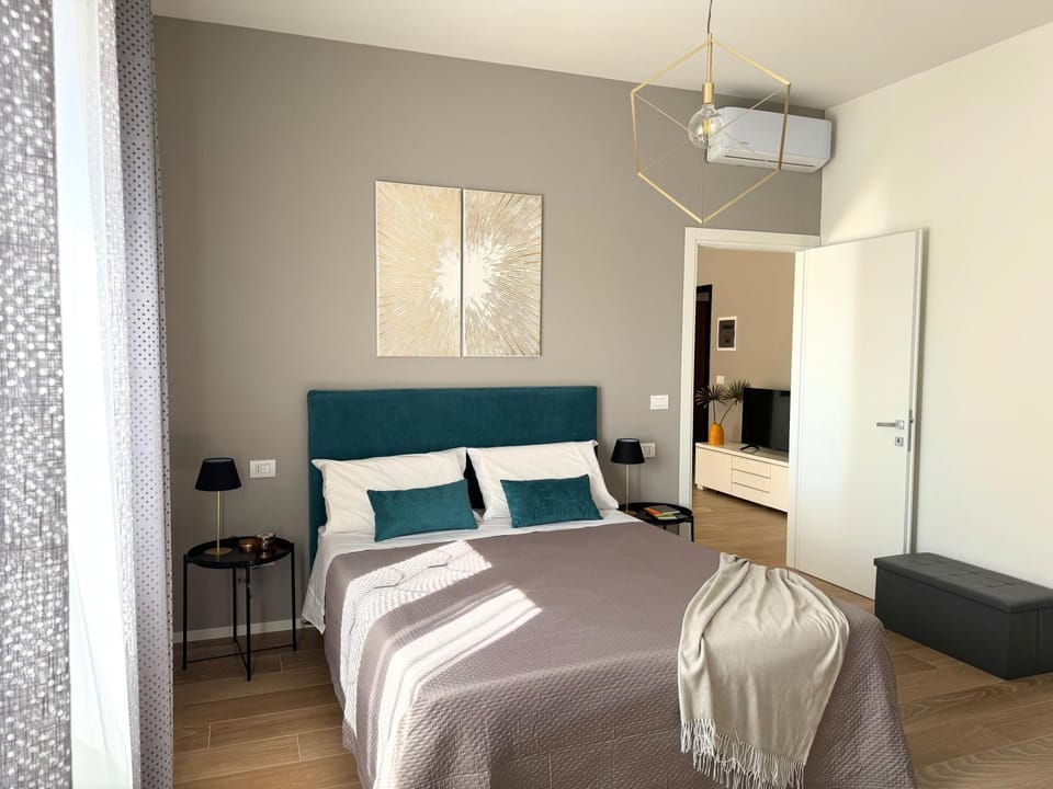 Bed, Photo of the whole room, Bedroom, air conditioner