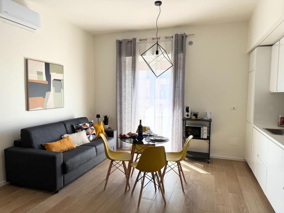 Kitchen or kitchenette, Living room, Seating area, Dining area, toaster