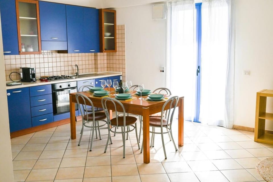 Coffee/tea facilities, Kitchen or kitchenette, Dining area, oven, pet friendly, stove, toaster
