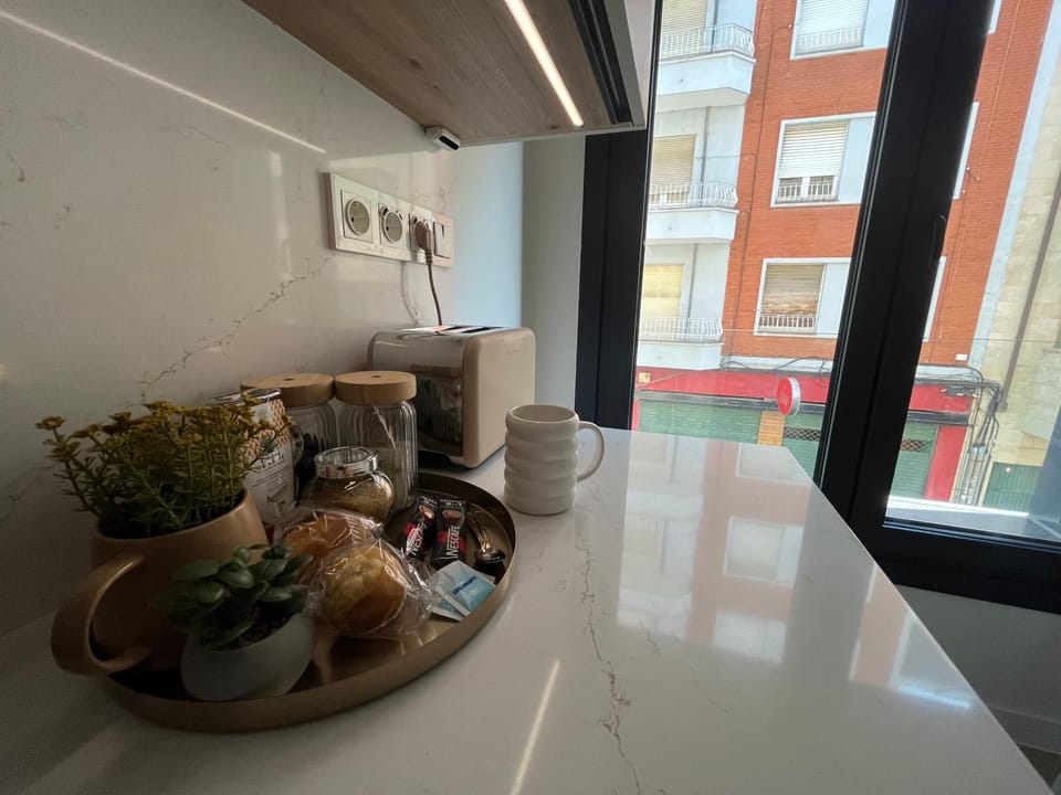 Coffee/tea facilities, toaster, kitchen