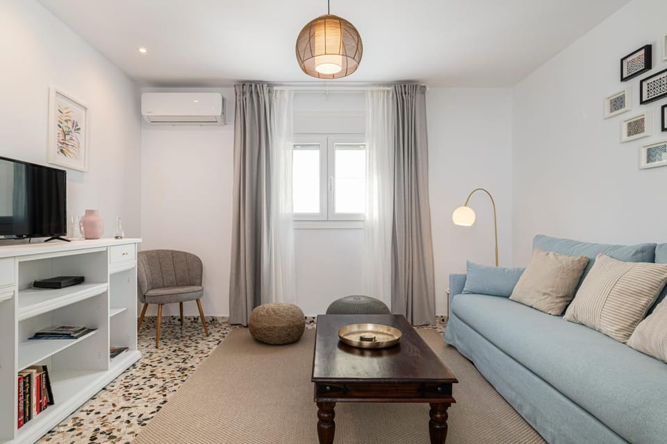 Off site, TV and multimedia, Living room, air conditioner