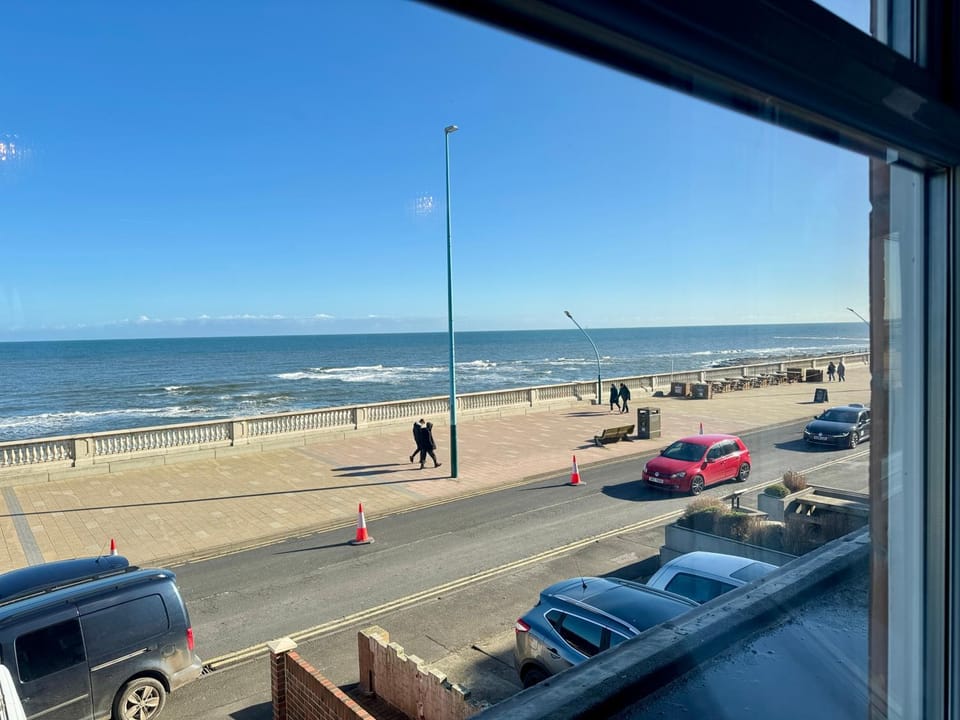Seaview Maisonette, Whitley Bay Sea Front Apartment in Whitley Bay