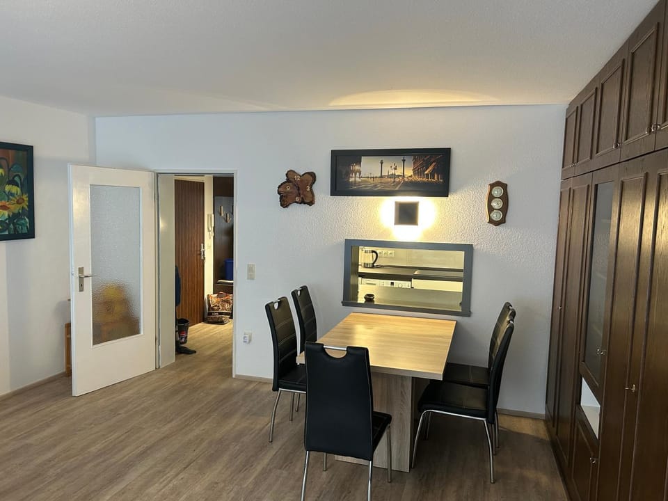 Seating area, Dining area