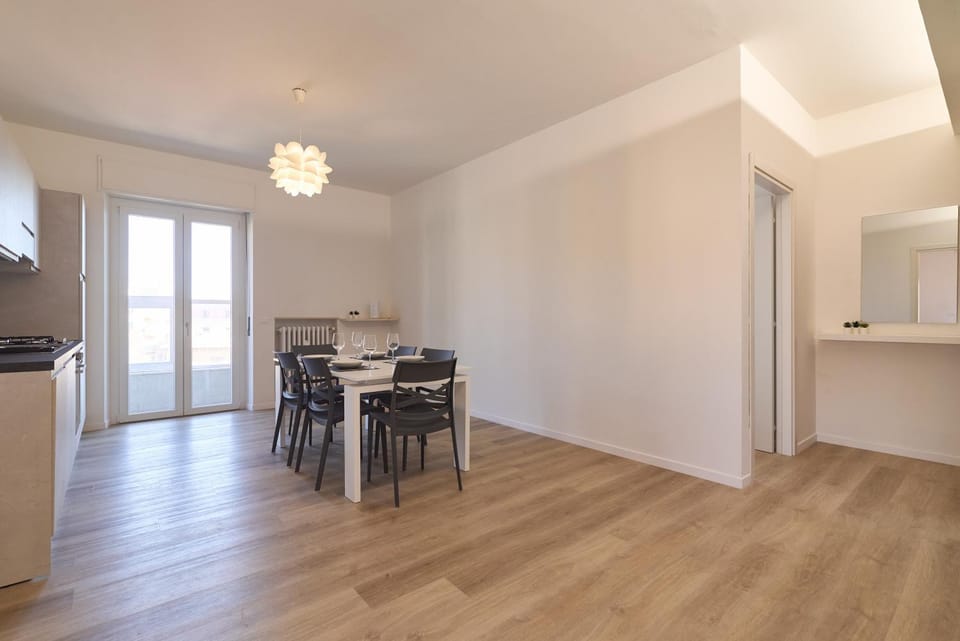 Kitchen or kitchenette, Dining area, minibar, stove