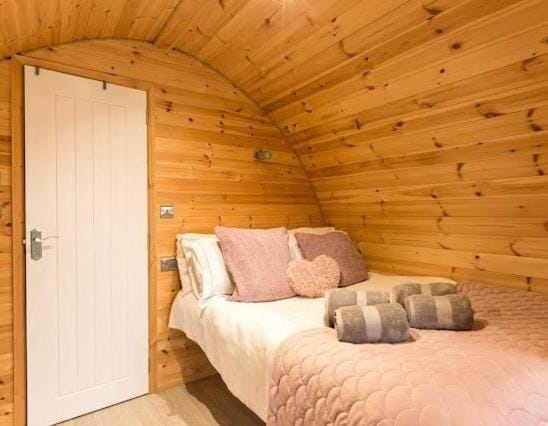 Cozy Haven Glamping Pod 1With Hot Tub & Cold Shower House in Wicklow, Co. Wicklow, Ireland