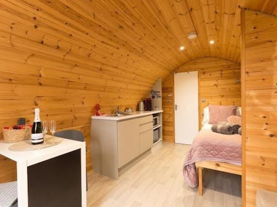 Cozy Haven Glamping Pod 1With Hot Tub & Cold Shower House in Wicklow, Co. Wicklow, Ireland