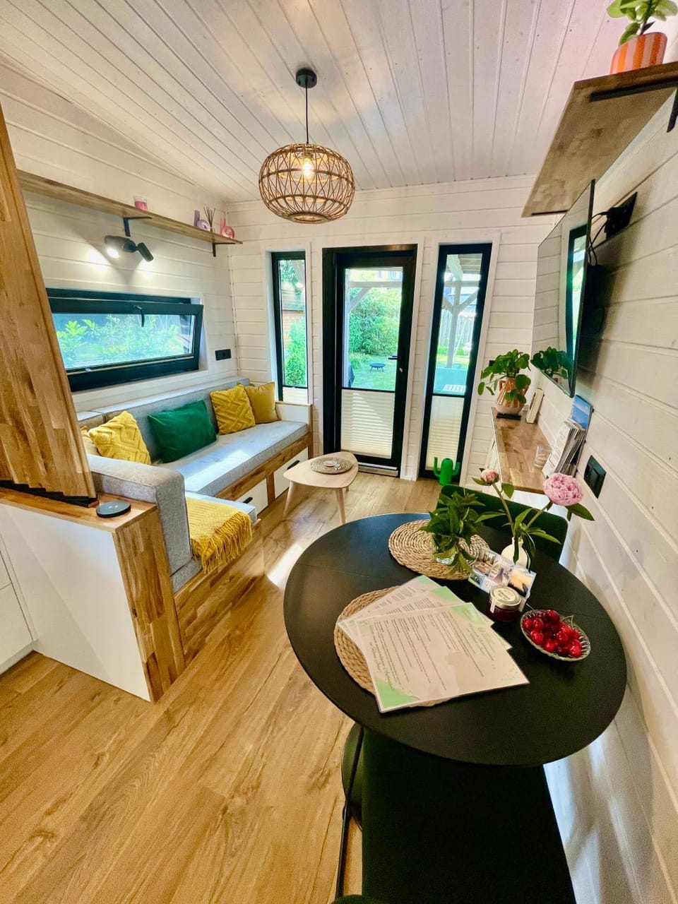 Living room, Dining area