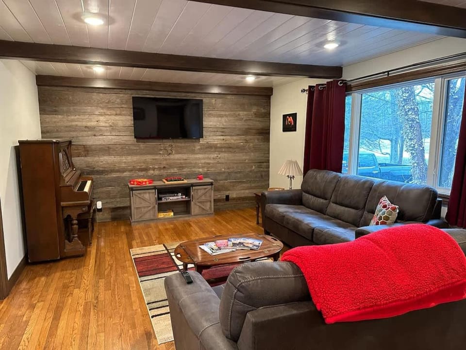 The Cortland Cottage at Brant's Apple Orchard House in Lake Erie