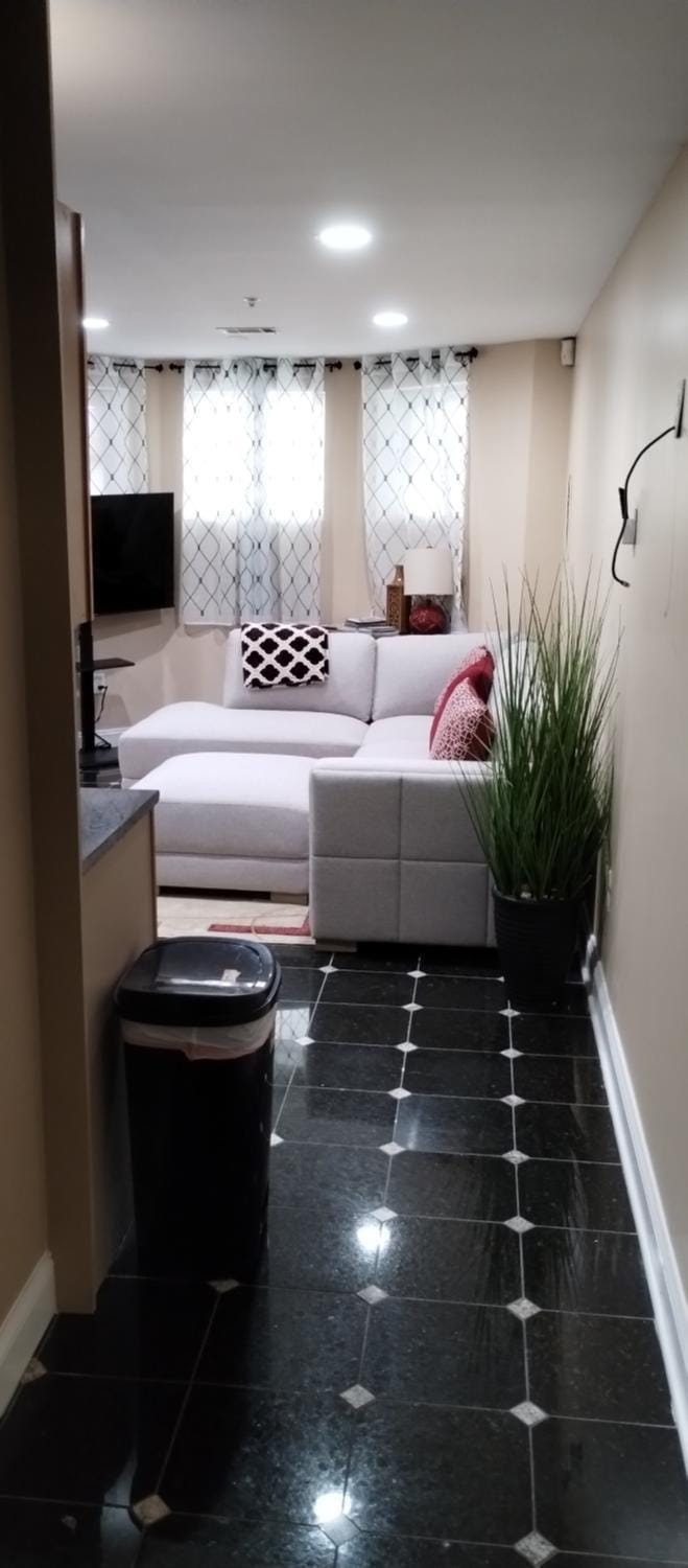 Spacious and Private 3BR, 3BA with free parking near Downtown Washington DC Apartment hotel in District of Columbia