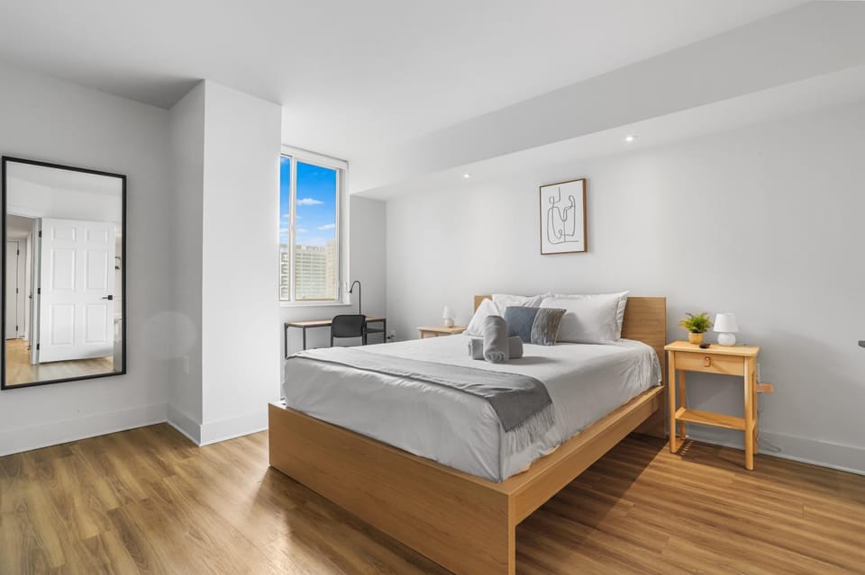 Bed, Photo of the whole room, Bedroom, towels