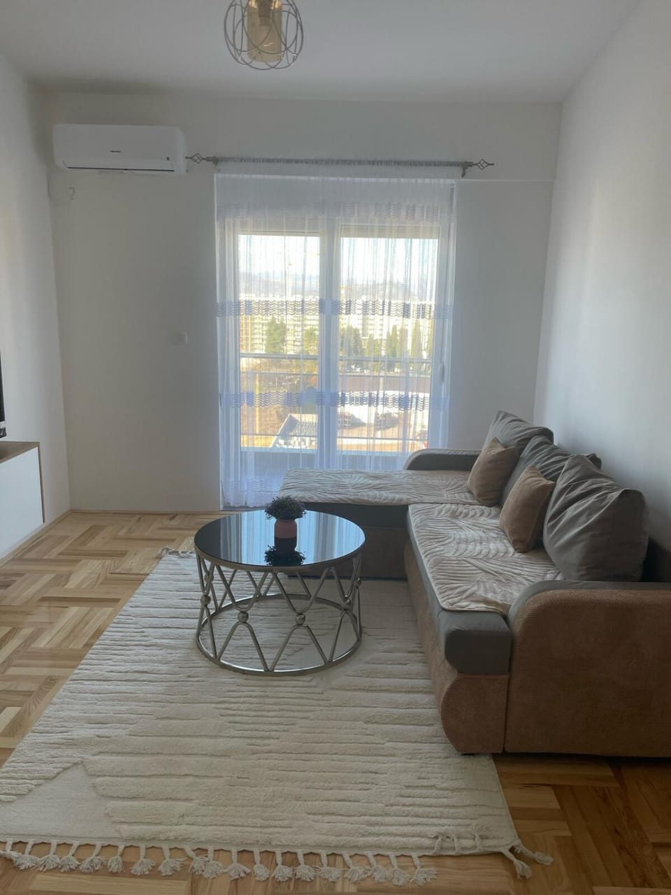 Living room, Seating area, air conditioner