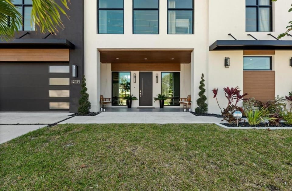 Coastal Luxe, SaltPool Spa, 5miles to Siesta House in Sarasota