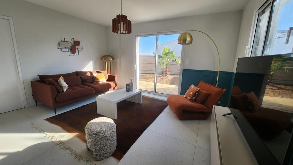 Communal lounge/ TV room, TV and multimedia, Living room