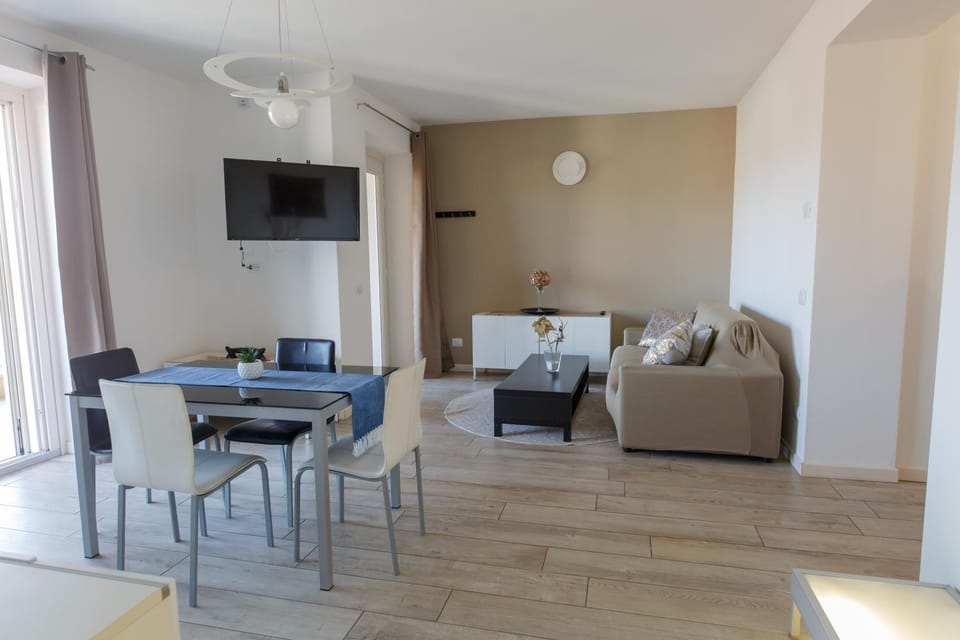 TV and multimedia, Living room, Seating area