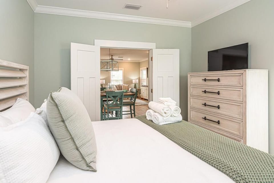 6011 sleeps 10 2 pools golf cart drive to beach House in Alabama