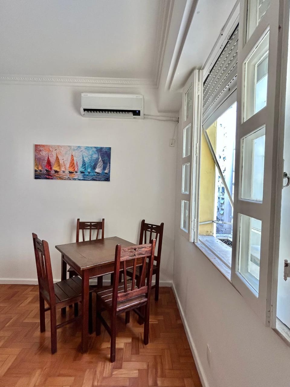 Living room, Dining area, air conditioner