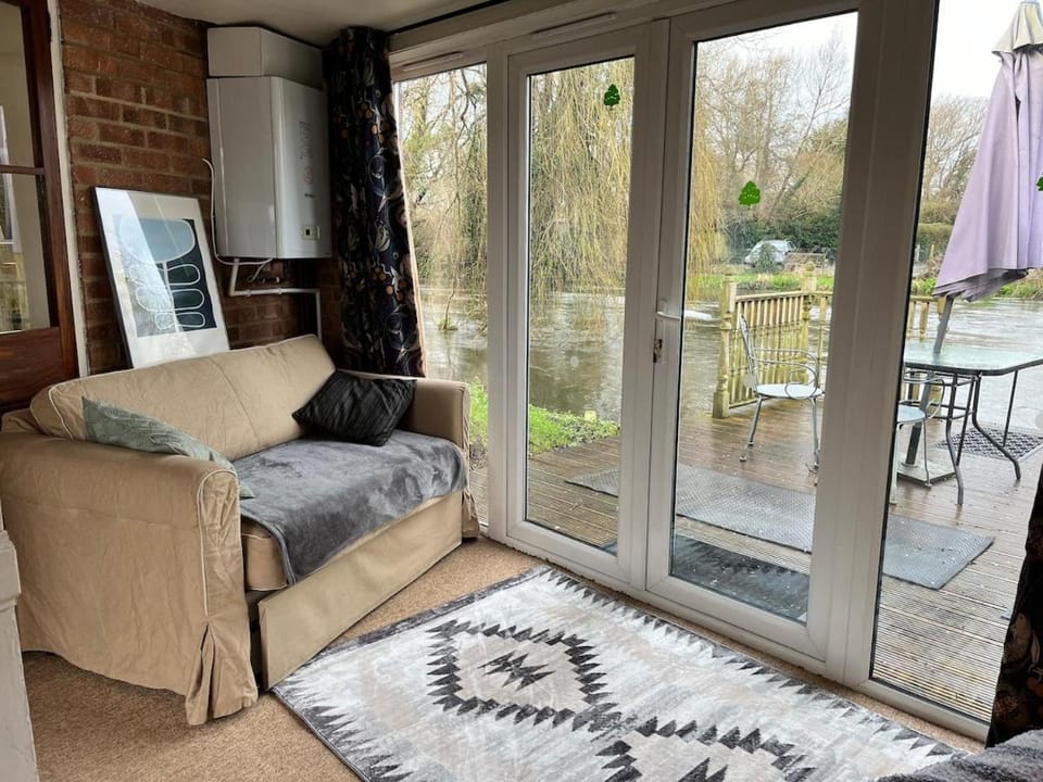 View (from property/room), Balcony/Terrace, Living room, Garden view