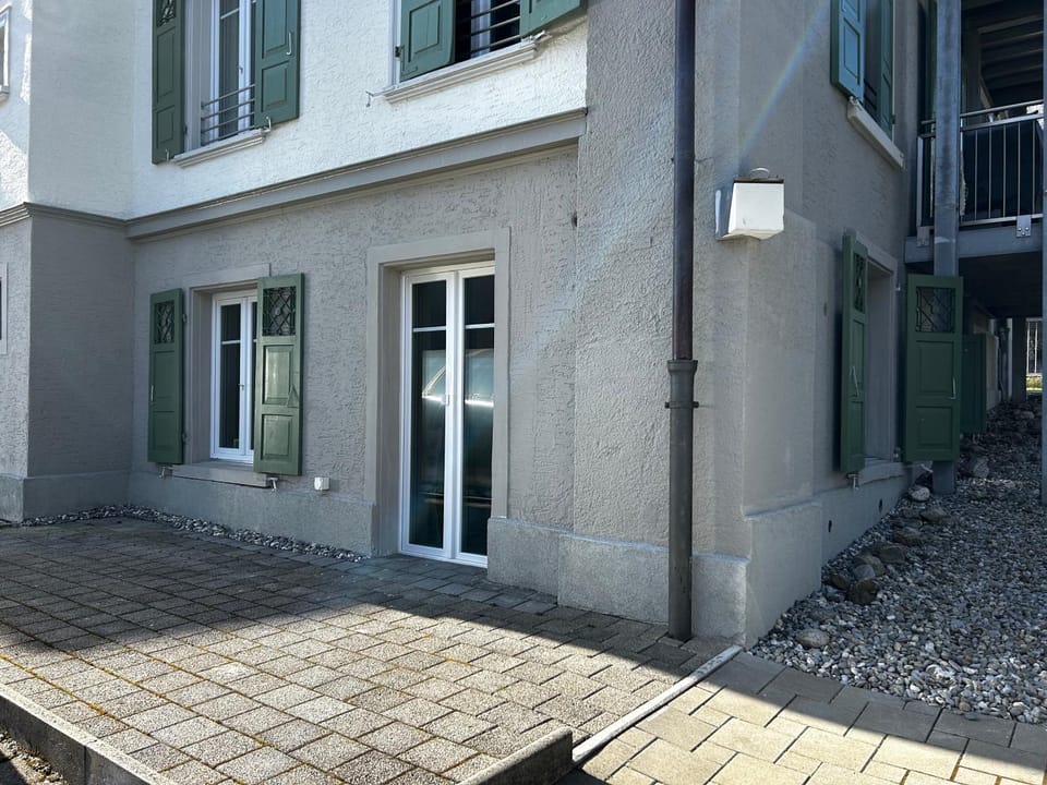 Property building, Day, Balcony/Terrace