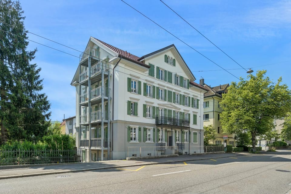 Property building, Facade/entrance