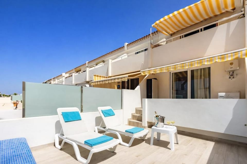 Balcony/Terrace, sunbed