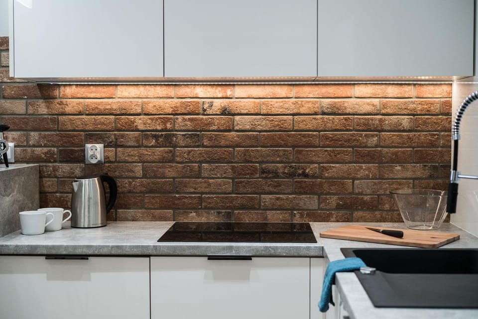Coffee/tea facilities, Kitchen or kitchenette, stove
