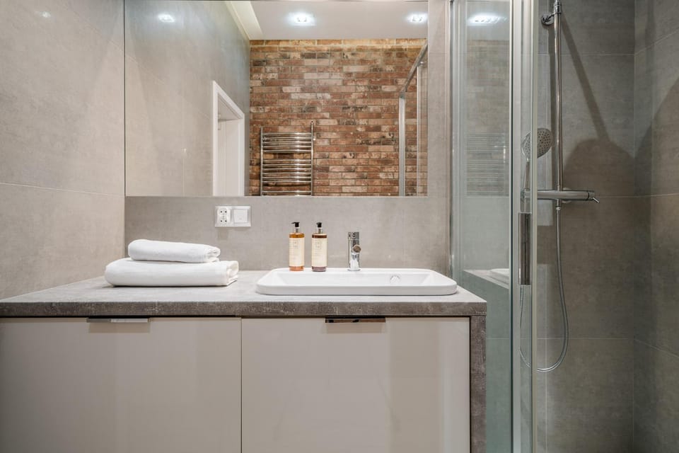 Shower, Bathroom, towels