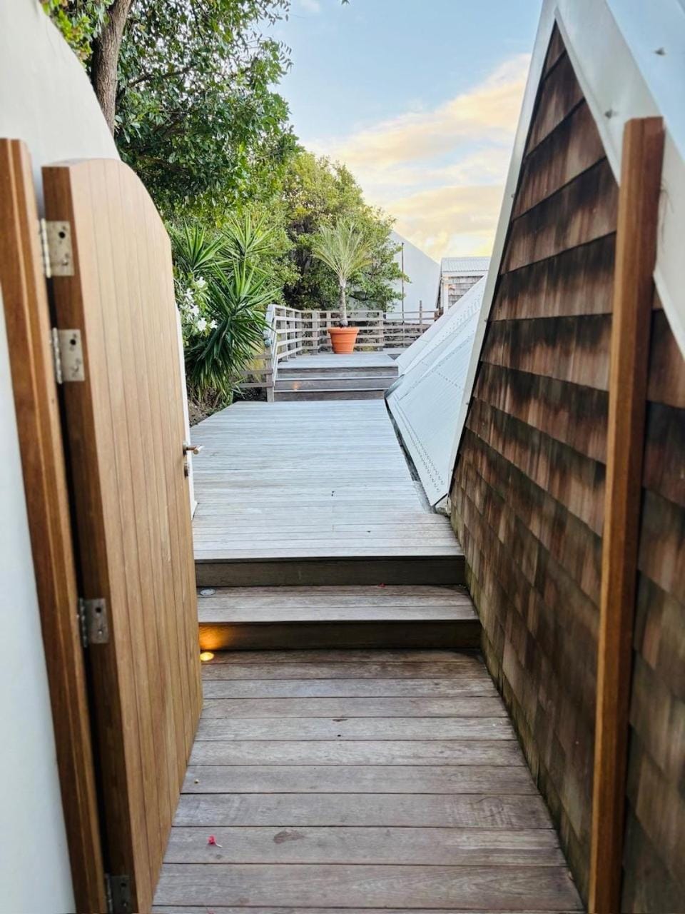 Property building, Day, View (from property/room), Balcony/Terrace