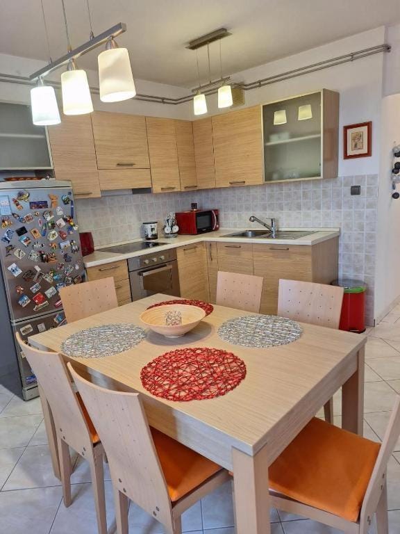 Kitchen or kitchenette, Dining area, oven, stove, toaster