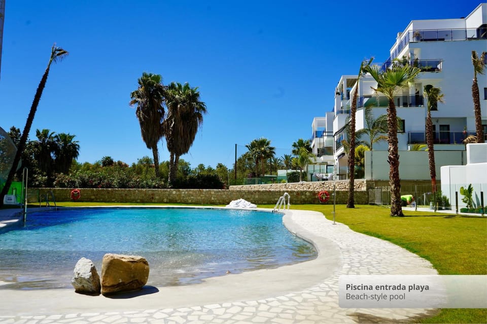 Property building, Nearby landmark, Spring, Day, Natural landscape, Garden, Garden view, Pool view, Swimming pool, sunbed