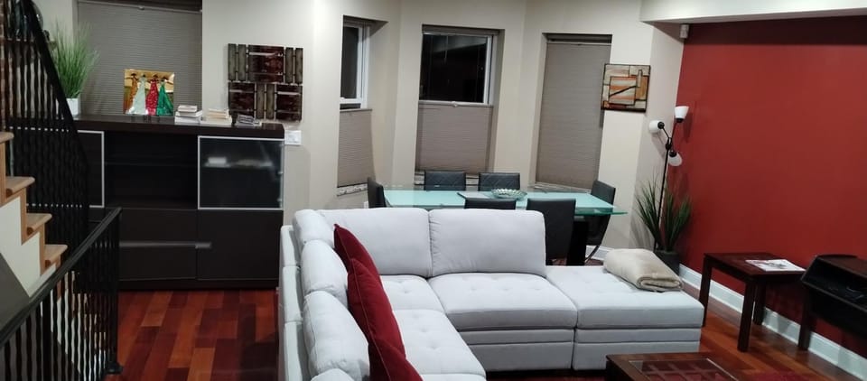 Large 2Level 3BR, 3BA Condo with free parking near Downtown Washington DC Apartment hotel in District of Columbia
