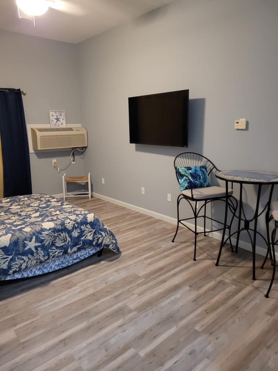 Bed, TV and multimedia