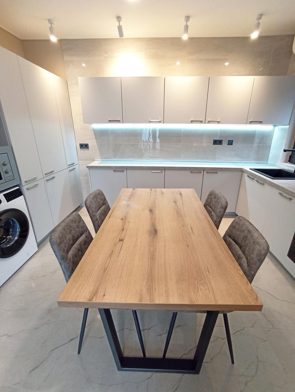 Kitchen or kitchenette, stove, washing machine