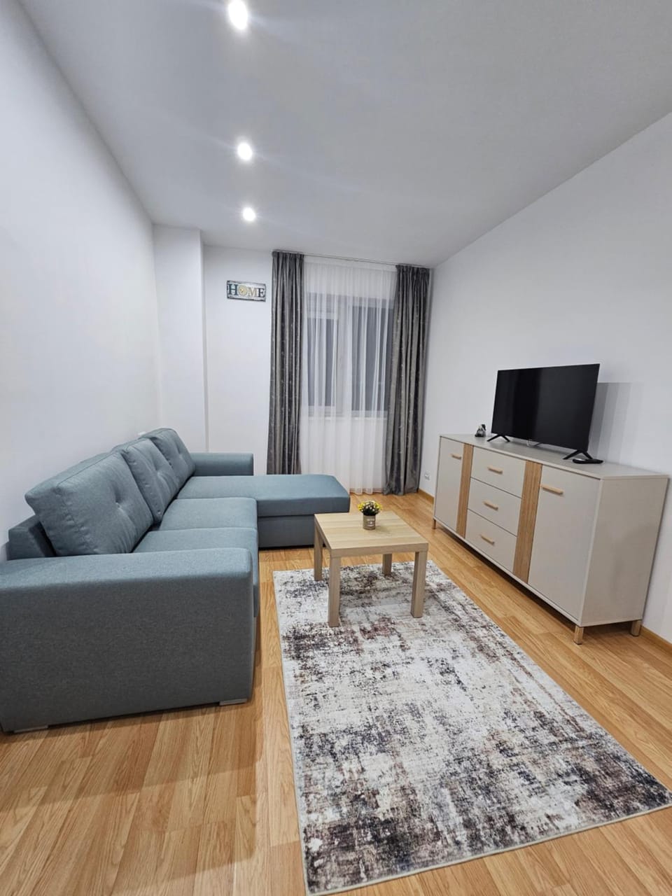 Communal lounge/ TV room, TV and multimedia, Living room, Seating area, Evening entertainment