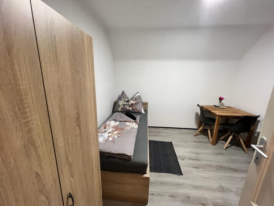 LA Haus für Monteure, Arbeiter, Pendler, ganzes Haus mit Garten, 5 Zimmer Apartment in Styria