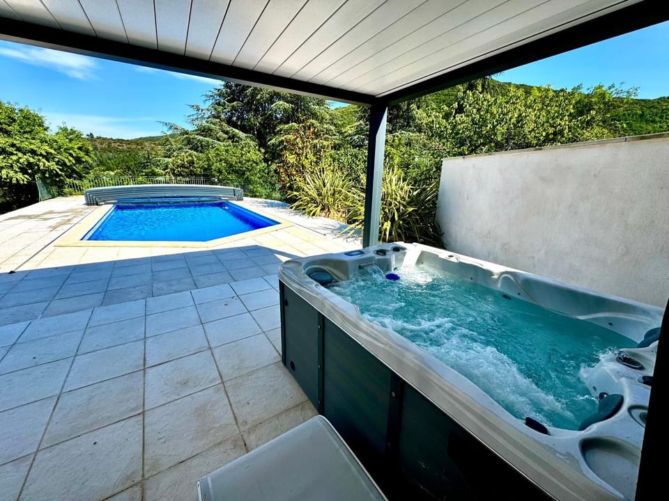 Hot Tub, Pool view