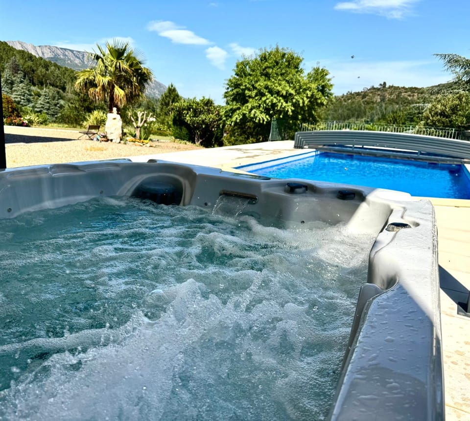 Hot Tub, Hot Tub