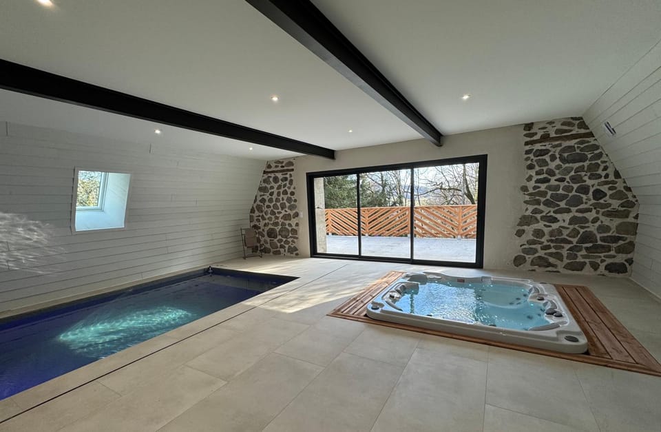 Hot Tub, Swimming pool
