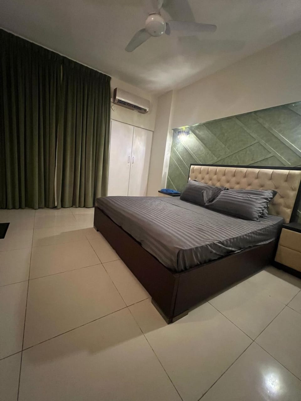Bedroom, air conditioner