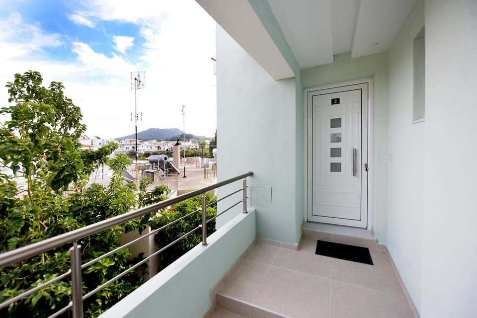 Elli Garden View Apartment in Kremasti