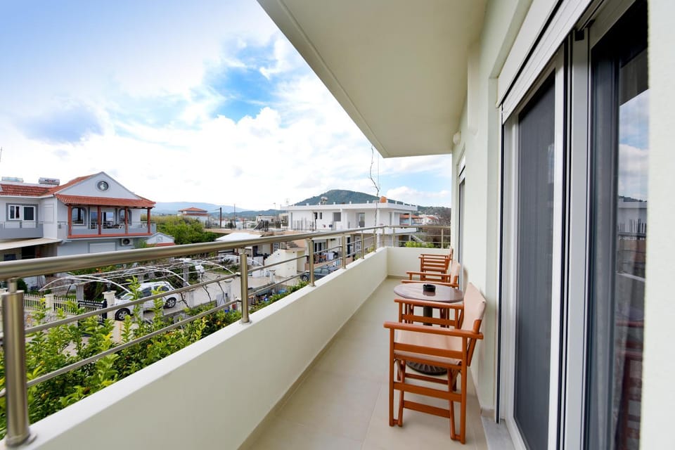 Elli Garden View Apartment in Kremasti