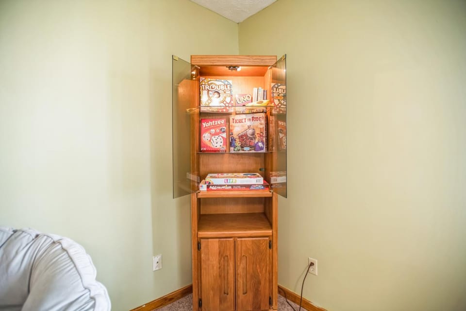 Spacious Gatlinburg Cabin Home Hot Tub King Beds Game Room Cabin in Gatlinburg