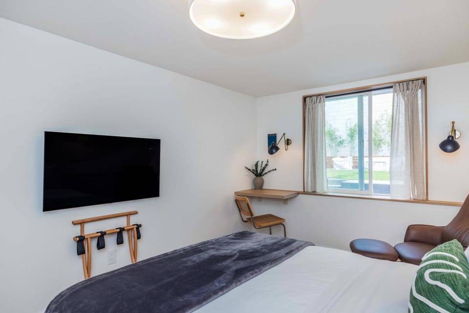 Communal lounge/ TV room, Photo of the whole room, Bedroom