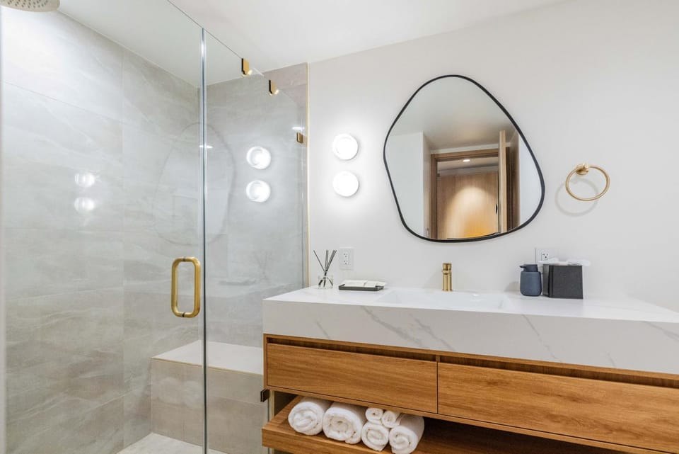 Shower, Bathroom, towels
